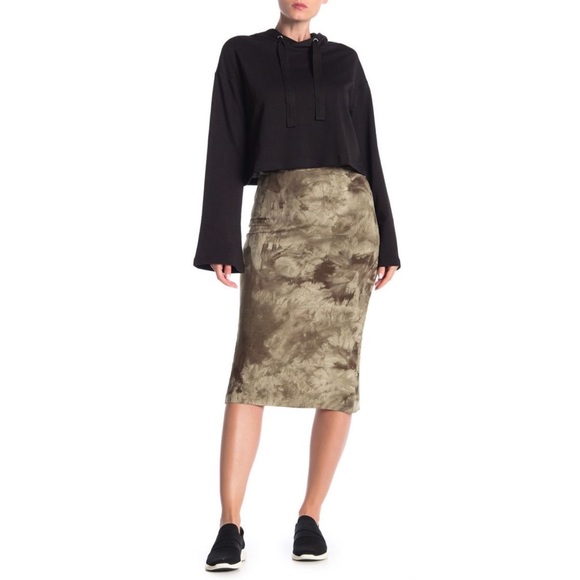 Dresses & Skirts - Camo midi over the knee fitted skirt